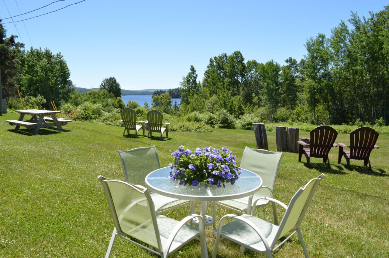 Pinewood Inn Barrys Bay Esterno foto