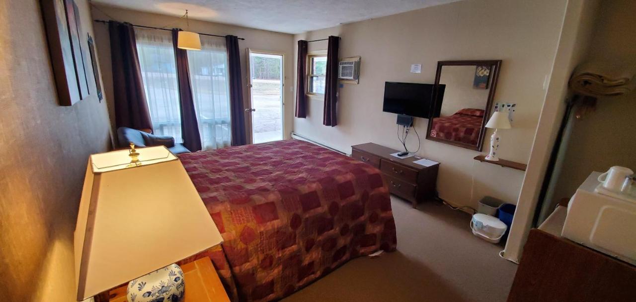 Pinewood Inn Barrys Bay Esterno foto