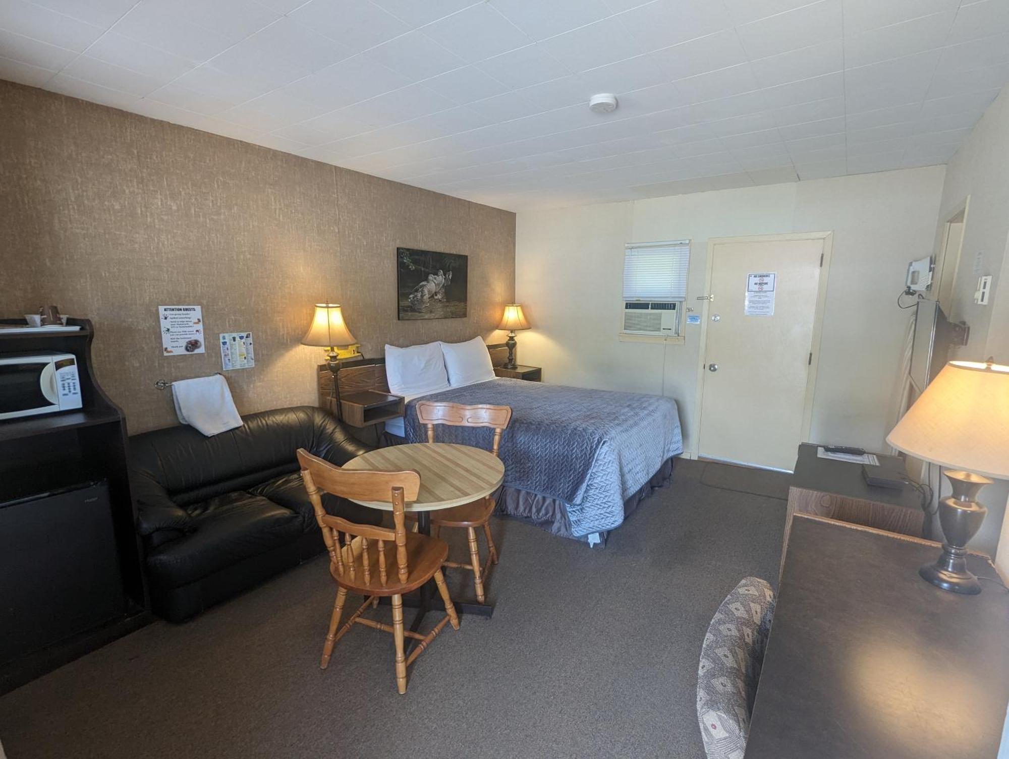 Pinewood Inn Barrys Bay Esterno foto